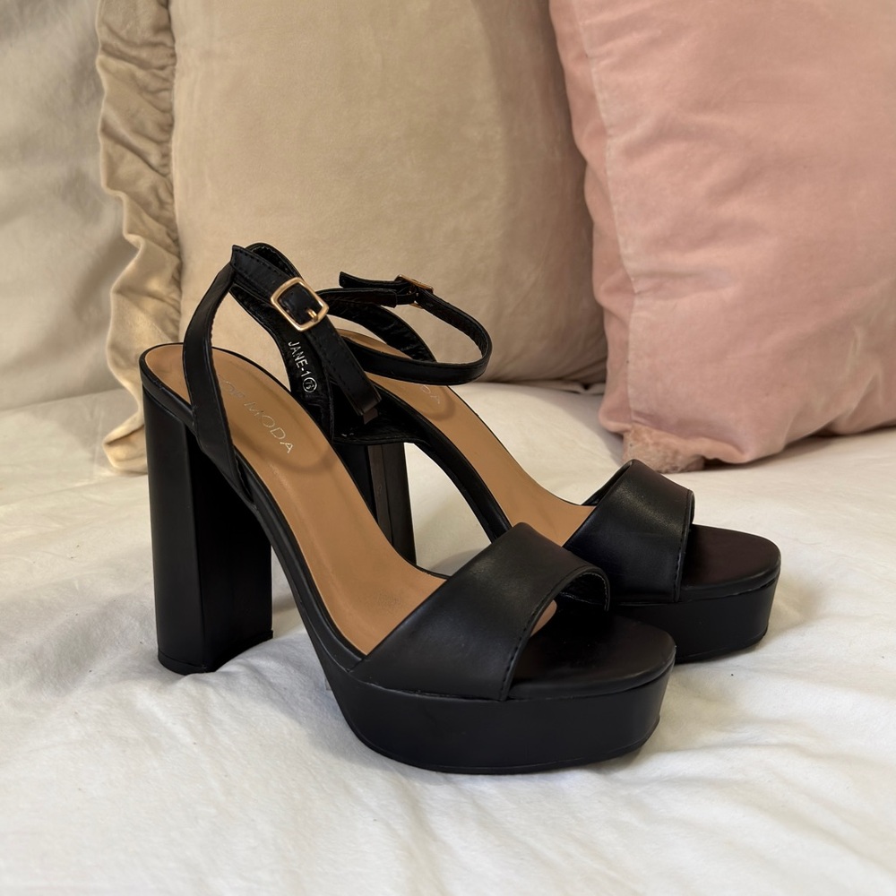 TOP Moda Black Platform Heels